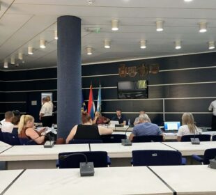 Javna_rasprava_Novi_Sad_na_vodi_gradjani_napustili_sednicu