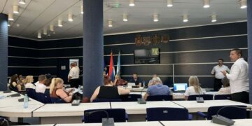 Javna_rasprava_Novi_Sad_na_vodi_gradjani_napustili_sednicu